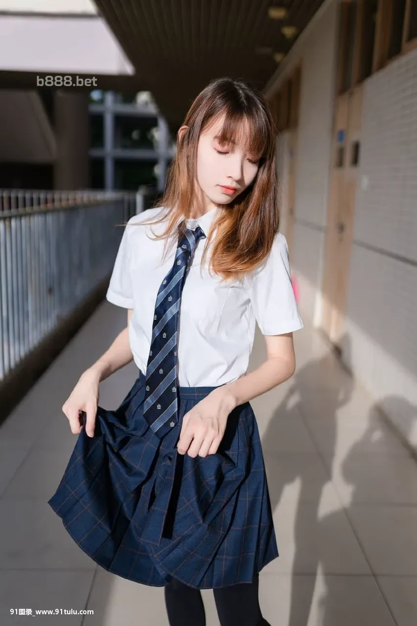 年轻妹子学生装打扮真好看 [29P][クリスマスリース 写真 無料]